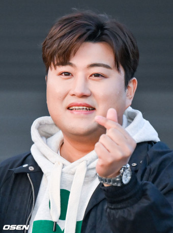 [사진]김호중,'아리스 향한 손하트'