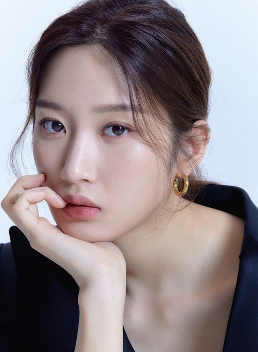 문가영, 첫 아시아 투어 개최 결정! 풍성한 콘텐츠 예고, 글로벌 인기 입증할까?