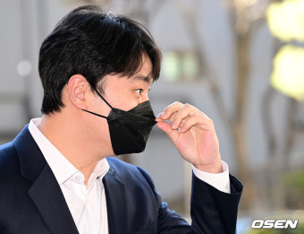 [사진]이영하, '학폭 의혹' 3차 재판 출석