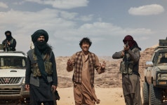 교섭 황정민x현빈x강기영 완성한 생생 캐릭터