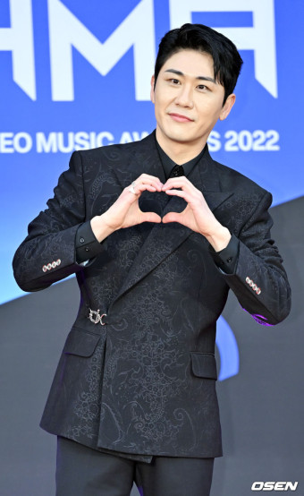 [사진]영탁,'여심 사로잡는 하트'