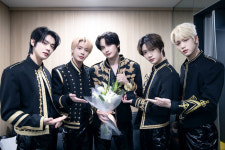 투모로우바이투게더, BTS 업적 그대로..월드 한류스타상 쾌거