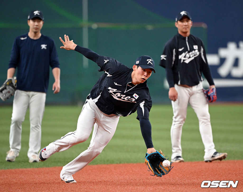 LA 다저스 김혜성, 유격수로 시범경기 활약 중