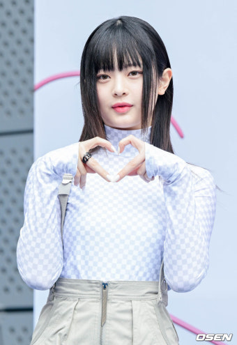 로제, 나는 그 소녀들을 정말 사랑한다…뉴진스 멤버들에 감정 톡톡히 드러내며 응원