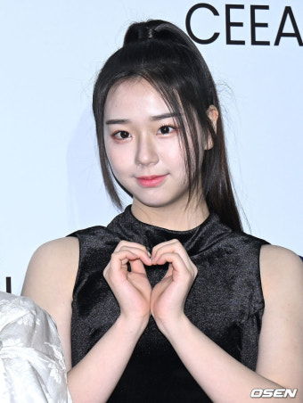 [사진]트리플에스 김채연,'수줍은 하트'