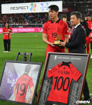[사진] 김영권, 벌써 100경기