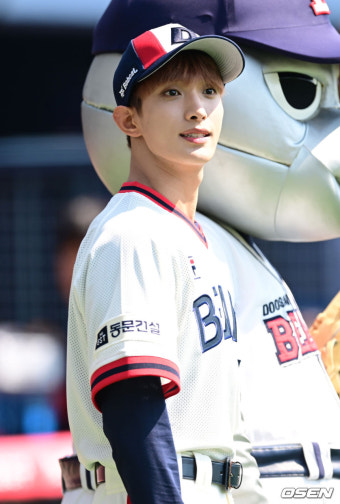 [사진]세븐틴 도겸,'오늘의 시구'
