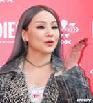 [사진]씨엘, 손키스 쪽!