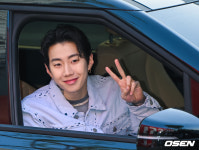[사진]박재범, 빼꼼 브이!
