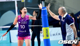 아본단자 감독 선임 아니었으면…FA 김연경 눌러앉힌 흥국생명 '신의 한 수'