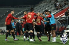 ‘행운의 자책골’ 경남, 안양에 3-2 승…무패로 선두질주