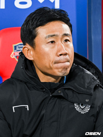 [사진]대구FC 최원권 감독,'비장한 표정'