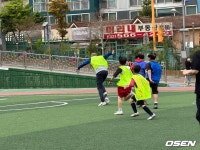 클린스만 선제골-벨 동점골 남녀 대표팀 감독, 인천 발산초 학생들과 화끈한 맞대결 [오!쎈 현장]