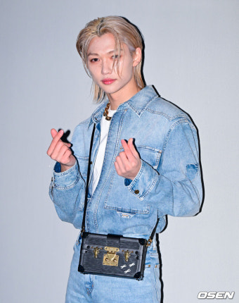 [사진]스트레이키즈 필릭스, 하트 날리고