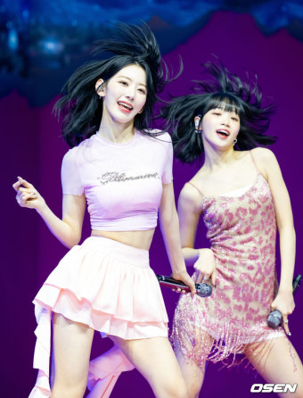 [사진]르세라핌 사쿠라,'화려한 컴백 무대'