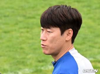 [사진]선수들 바라보는 김은중 감독