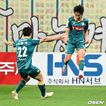 [사진]전병관, '골 작렬에 폴짝''