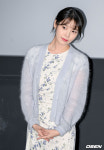 [사진]아이유, 관객 한 명 한 명 살피며