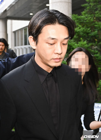 [사진]마약혐의 유아인,'어두운 표정으로 귀가'