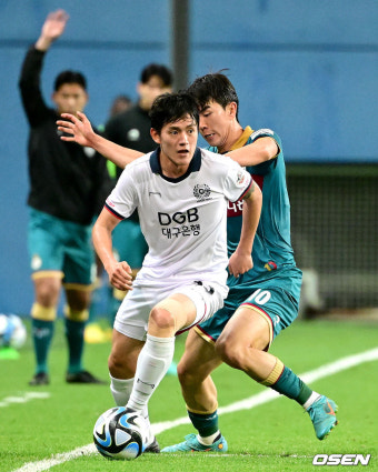 [사진]대구FC 홍철, '끝까지 볼 사수'