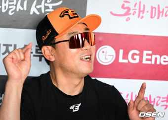 [사진]미소짓는 최원호 감독