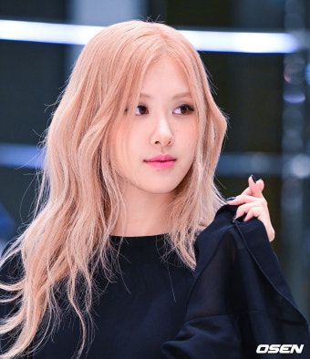 [사진]블랙핑크 로제, '러블리 하트'