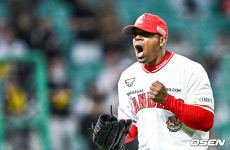 최고 150km 그러나 볼볼볼볼, 데뷔전 승리 SSG 새 외인 “야구 수준 높은 곳에서 거둔 결과라 더욱 기쁘다”