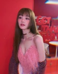 이유비, 큐티+섹시의 정석..파격 의상 입고 ‘반전 매력’ 발산