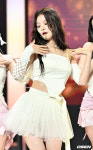 이나경 헤어터치 | [사진]프로미스나인 이나경,'아름다운 터치'