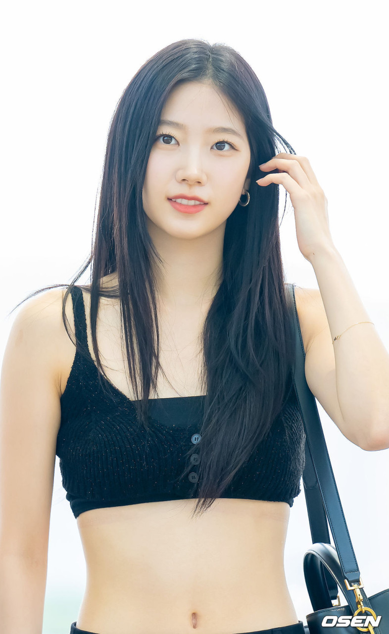 르세라핌 카즈하, 크레이지 앨범 활동으로 화제 모아