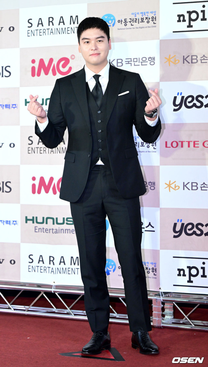 이장우, 축가를 위한 슈트 선택 과정에서 예상 밖의 찢어질 듯한 핏 논란