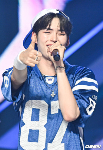 [사진]제로베이스원 성한빈,'제로즈! 엄지척'