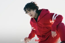 ‘경이로운 소문2’  돌아온 빨간 추리닝 다이 하드한 여름나기 시동 [김재동의 나무와 숲]