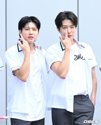 [사진]인피니트 남우현-이성열,'신곡 안무 살짝 스포'