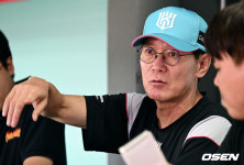 [사진]이강철 감독, '오늘도 승리한다'