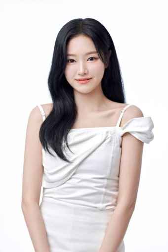 키움, 8일 롯데전 걸그룹 ‘루셈블’ 현진 시구 “선수들에게 힘이 되길 바란다”