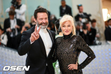 휴 잭맨, 충격적인 이혼 사유..코로나19 팬데믹 때 가정 파탄 [Oh!llywood]