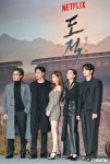 [사진]넷플릭스 시리즈 도적: 칼의 소리 주역들