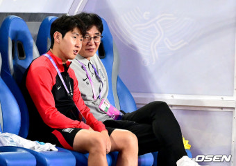 [사진]황선홍 감독 ,'이강인 합류에 감출 수 없는 미소'