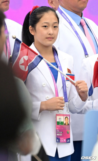 [사진]북한 기계체조 안창옥, '밝은 표정으로 입촌식'