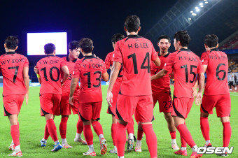 [사진]바레인 상대 후반 첫 골 기뻐하는 한국 남자축구 대표팀