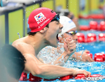 [사진]지유찬,'자유형 50m 금메달 환호'