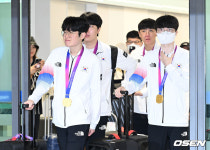 [사진]AG LOL 대표팀,'금메달 걸고 금의환향'