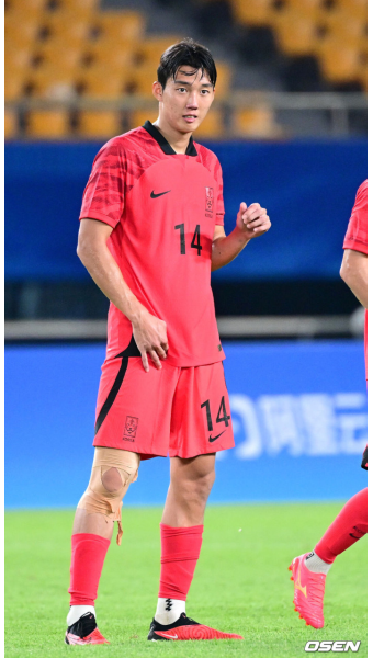맨 뒤에서 보는 GK 이광연이 설명하는 우즈벡전 