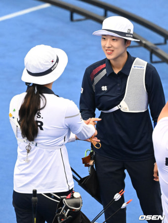 [사진]안산,'동생 임시현 금메달 축하'