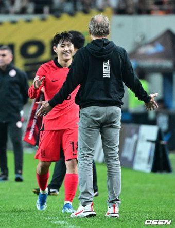 [사진]멀티골 이강인 반기는 클린스만 감독