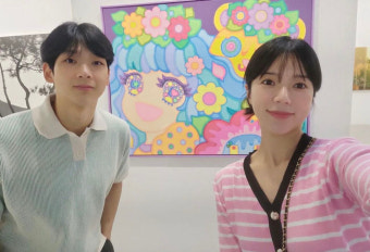 양지은, '강동원 닮은 꼴' 치과의사 남편과 함께 인사