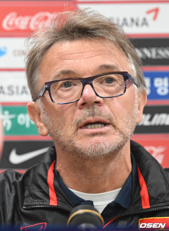 [사진]필립 트루시에 감독,'한국은 월드클래스'