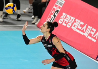 '아시아 쿼터 메가 대폭발' 확 바뀐 정관장, 완벽한 스타트…개막전 IBK기업은행에 3-0 완승 [대전 리뷰]