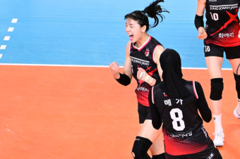 '메가+지아 쌍포 40점 폭발' 확 바뀐 정관장, 1위 현대건설도 압도했다…셧아웃 승리, 2연승 행진 [대전 리뷰]